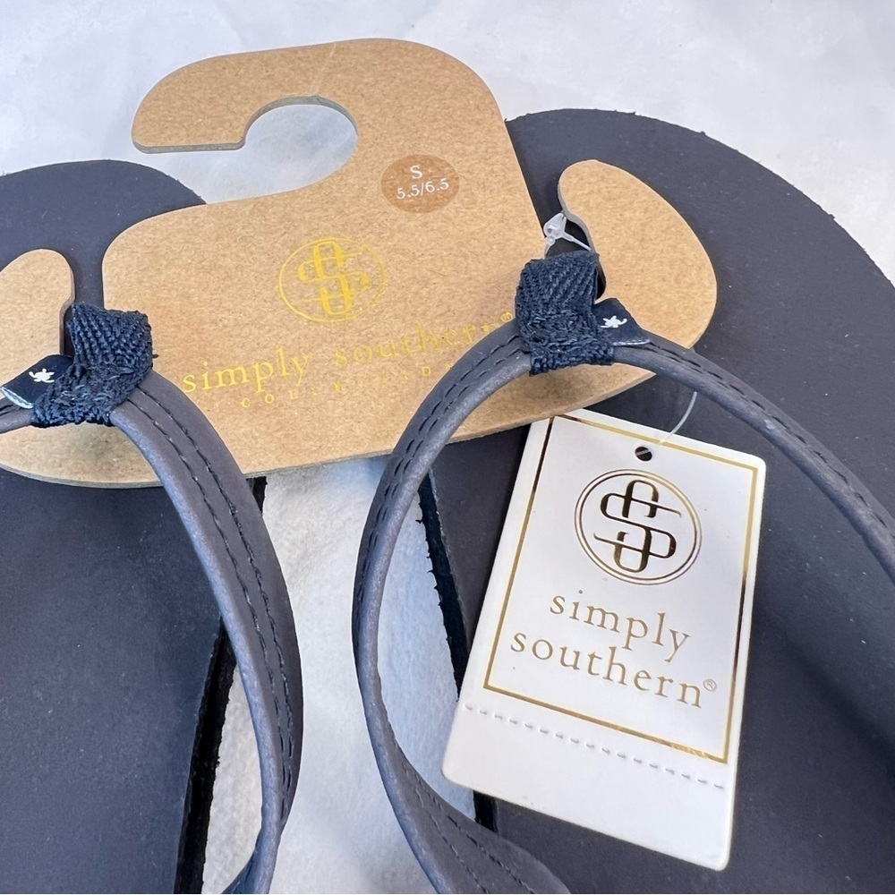 Simply Southern Women’s Dark Gray Leather Flip Flops Shoes NWT Size S (5.5-6.5) - Picture 6 of 6